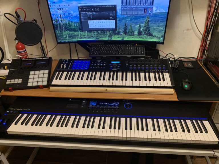 Native Instruments Komplete Kontrol vs Arturia KeyLab